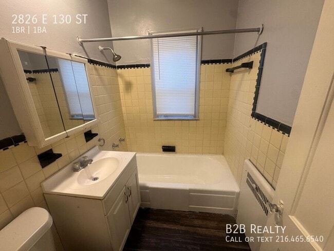 Building Photo - 2826 E 130th St