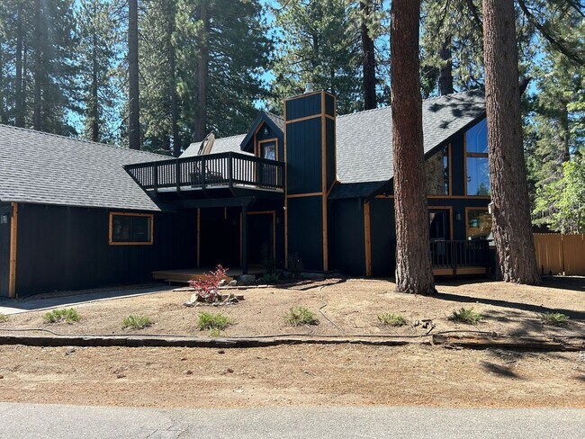 Foto del edificio - Beautifully Remodeled Chalet in Great Loca...