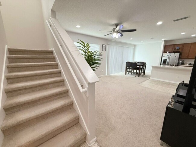 Foto del edificio - Beautiful home available for rent in the d...