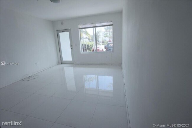 Building Photo - 1 br, 1 bath Condo - 801 15 ST 102 Unit 102