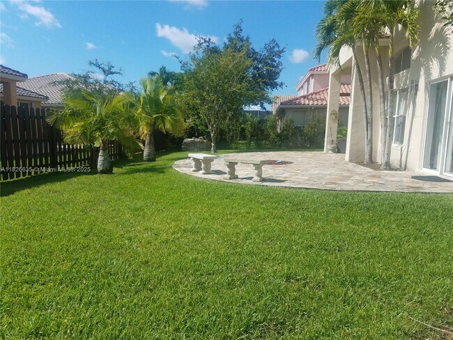 Building Photo - 743 SW 190th Ave