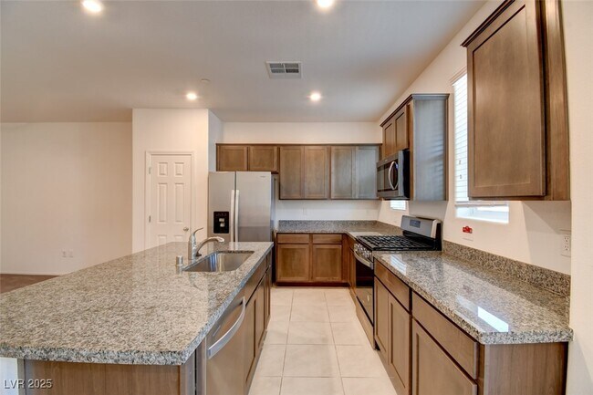 Foto del edificio - 664 Anemone Ln