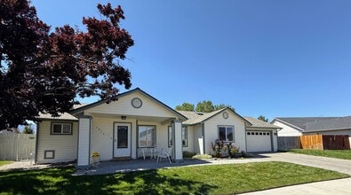 Building Photo - 1413 Edlesborough Cir