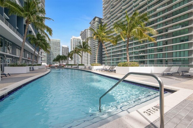 Foto del edificio - 60 SW 13th St