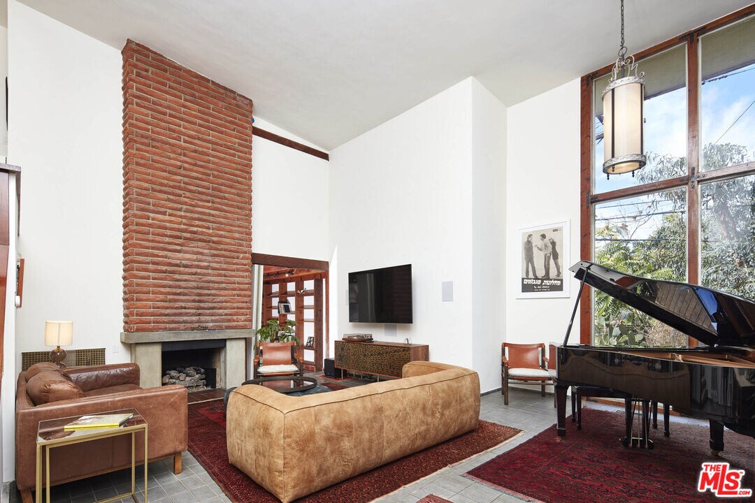 11217 Sunshine Terrace Houses in Los Angeles, CA Westside Rentals