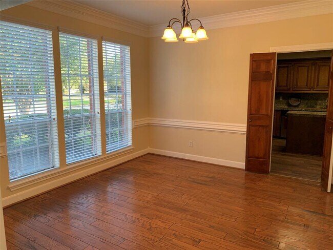 Building Photo - 107 Snowwood Ct