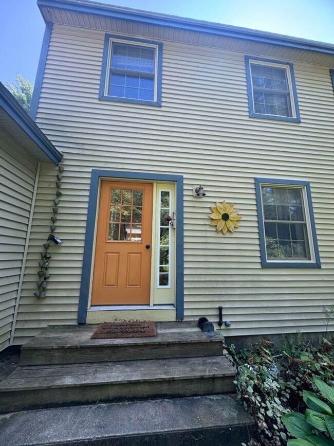 Building Photo - Beautiful 3 Bedroom Brunswick House