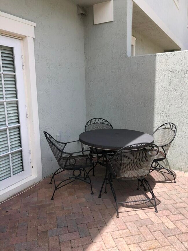 Foto del edificio - 924 NW 18th Ave