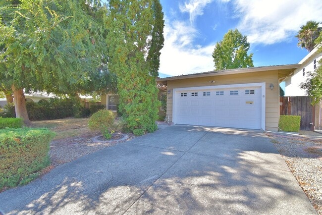 Foto del edificio - $4,390 4 BEDROOM GORGEOUS REMODELED SAN RA...