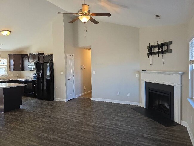 Building Photo - 3 bedroom, 2 bath in Rockford Forest