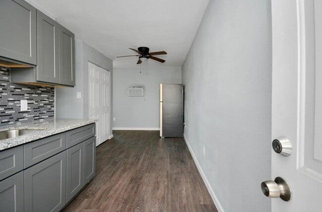 Foto del edificio - 7919 Brays St