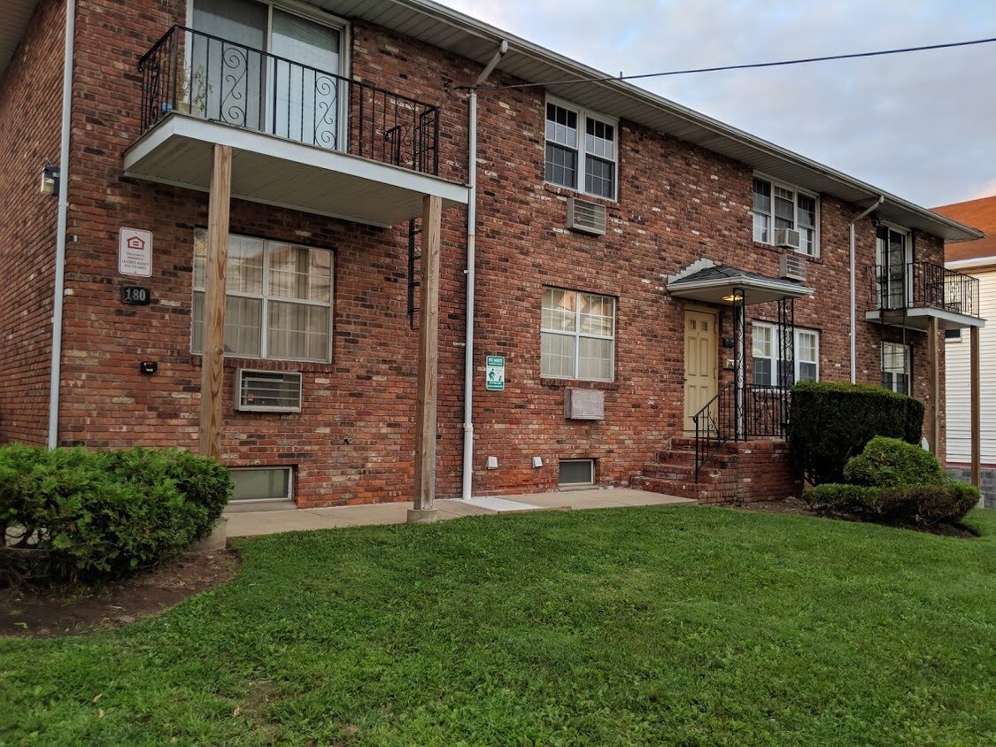 180 Highland Ave, Clifton, NJ 07011 Condo for Rent in Clifton, NJ