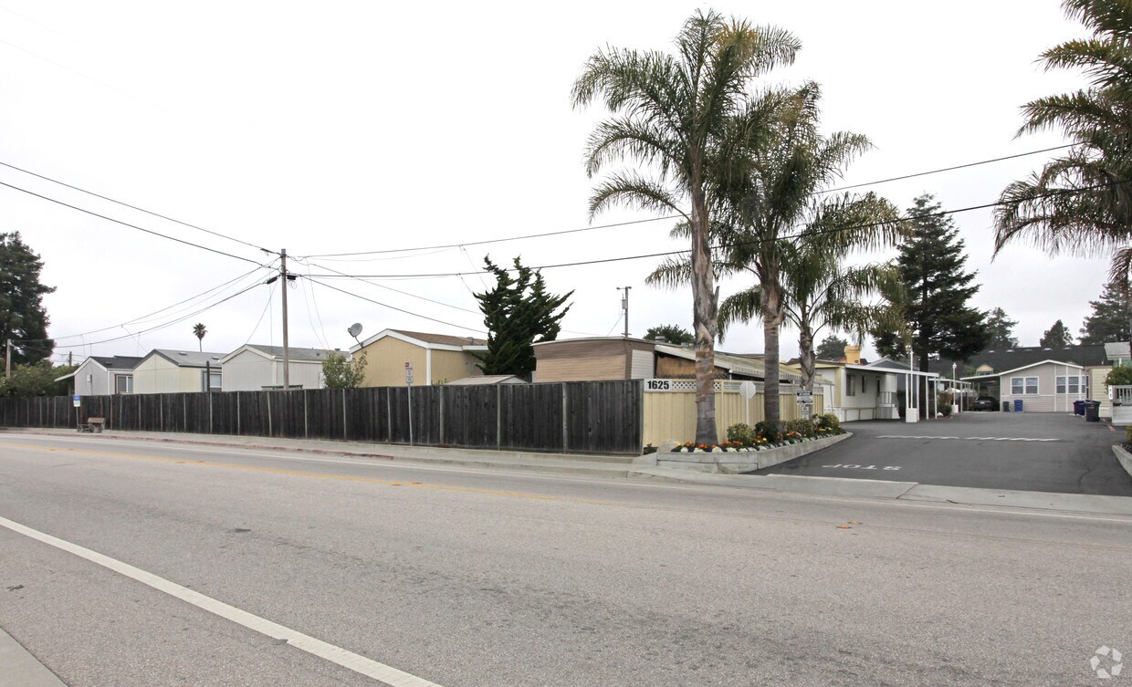 Primary Photo - Live Oak Mobile park
