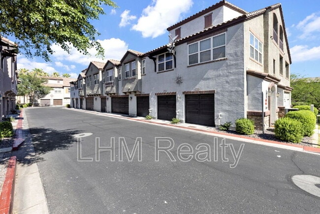 Photo - 2210 E Huntington Dr Apartment