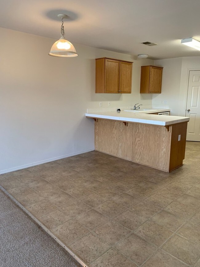 Building Photo - 4213 W Walnut Ave