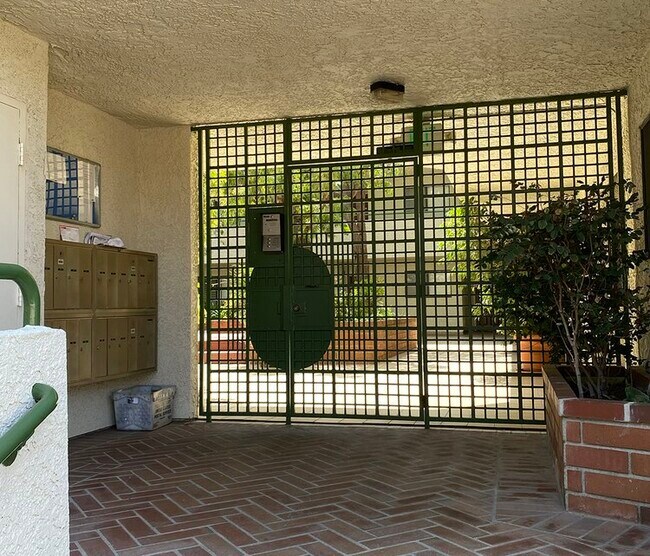 Foto del edificio - 3544 S Centinela Ave