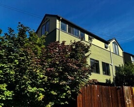 Building Photo - 763 N 71st St