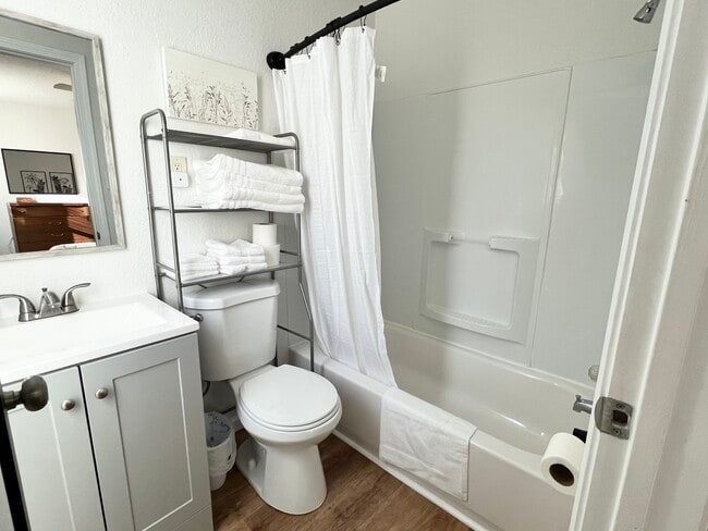 Building Photo - Rocky Court