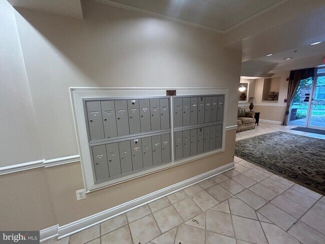 Building Photo - 5801 Clipper Ln