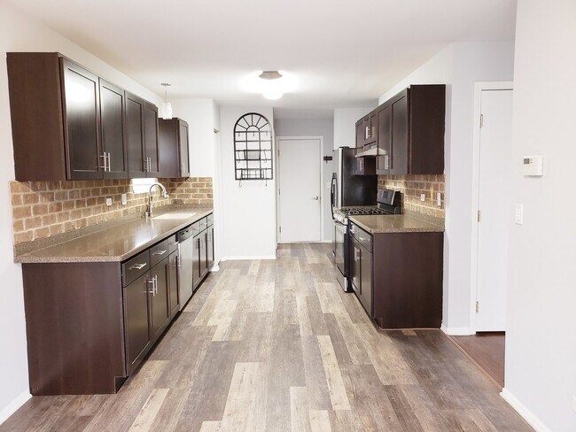 Foto del edificio - 292 Waterbury Cir