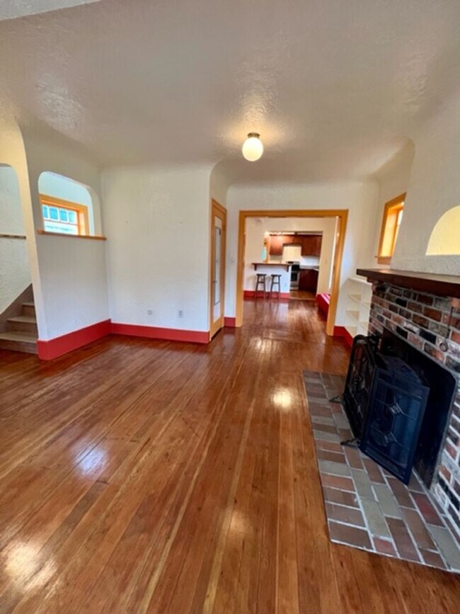 Building Photo - Phinney Ridge Home