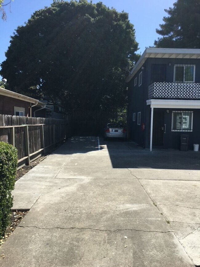 Foto del edificio - Welcome To Your New Home In The Heart Of Berkeley