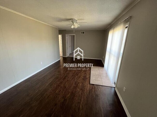 Foto del edificio - 4190 Arrowood Ave