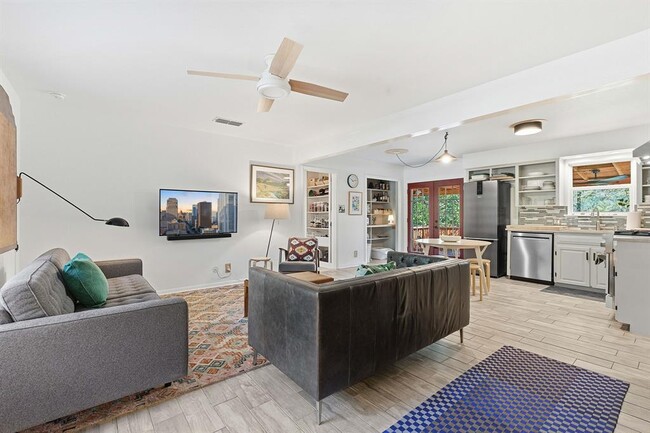 Foto del edificio - 8801 Redfield Ln