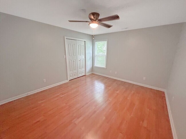 Foto del edificio - 111 Clear Creek Dr