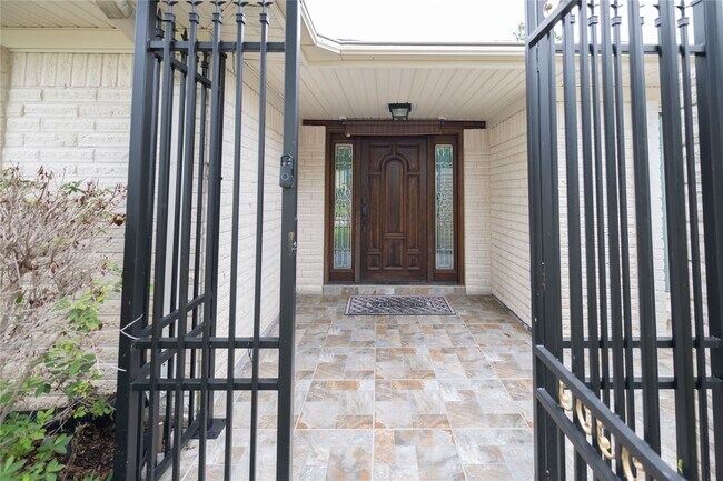 Building Photo - 7546 Maple Tree Dr