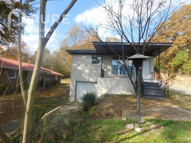 Building Photo - 2028 Progress St