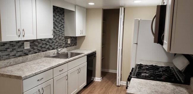 Building Photo - 1667 Kiowa Cir