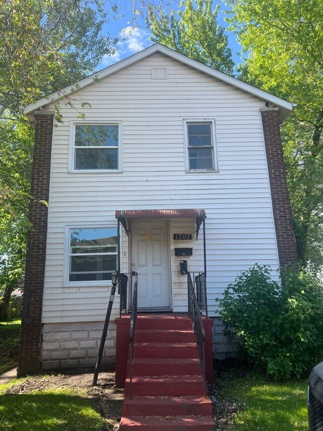 Foto del edificio - 1207 E Columbus Dr