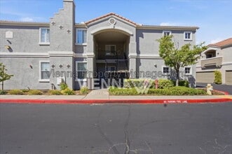 Building Photo - 885 Halidon Way