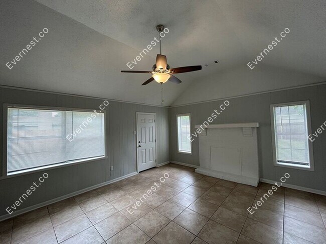 Building Photo - 2995 Fairlane Dr