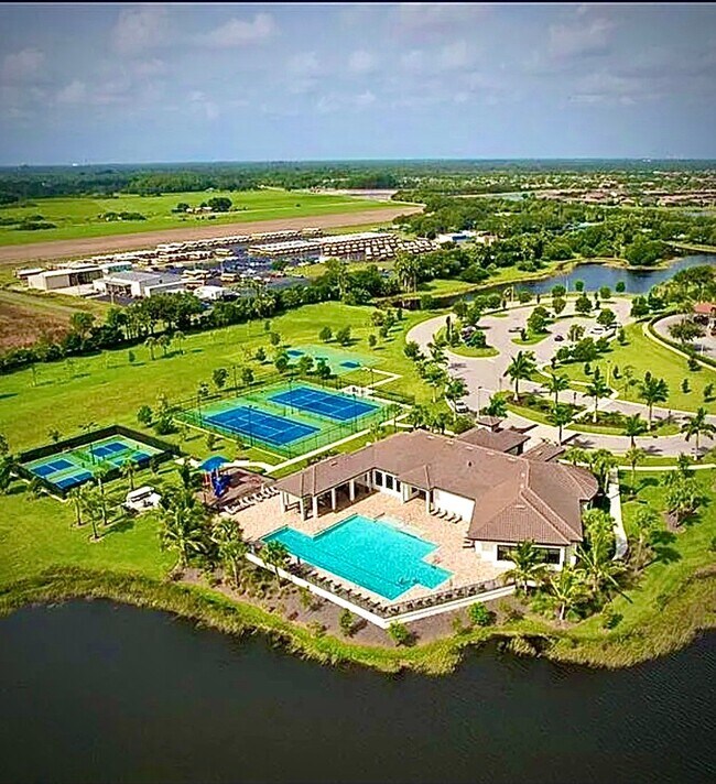 Building Photo - 14598 Cantabria Dr