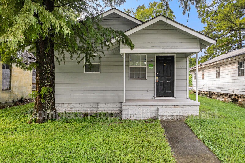 Primary Photo - 3729 Maple Ave SW