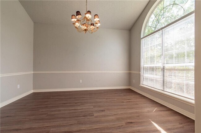Building Photo - 1508 N Arthurs Ct