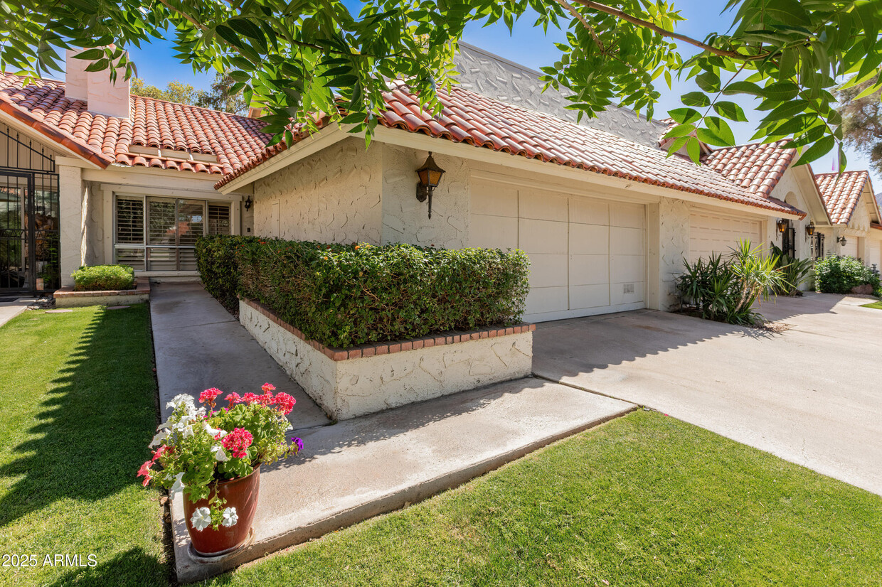 Foto principal - 7137 E Arlington Rd