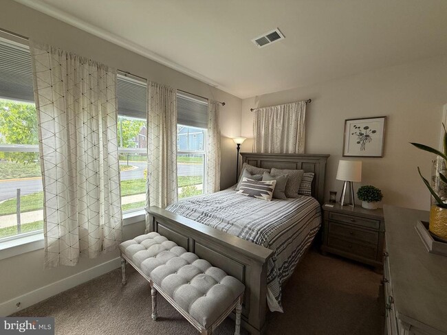 Foto del edificio - 1460 Meadowlark Glen Rd