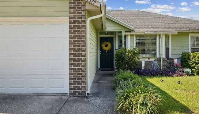 Photo - private - backyard fenced in large master suite! House