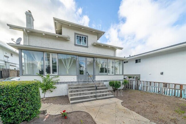 Building Photo - 1036 Munras Ave