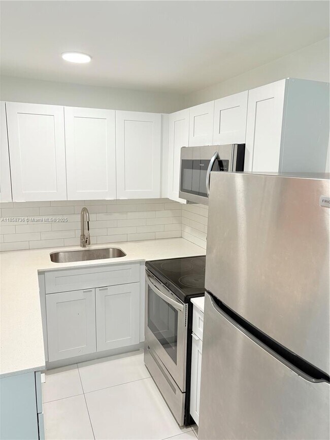 Foto del edificio - 6820 W Flagler St
