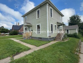 Building Photo - 802 1st Ave W