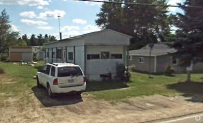 Building Photo - 2675 W Long Lake Rd