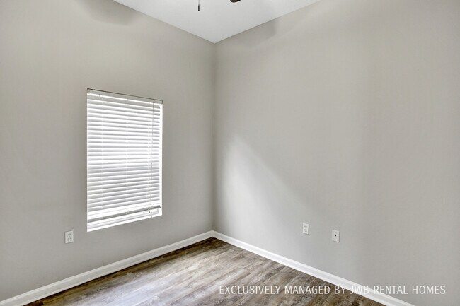 Foto del edificio - 5051 Playpen Dr