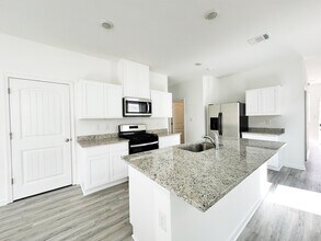 Building Photo - 1011 Drago Dr