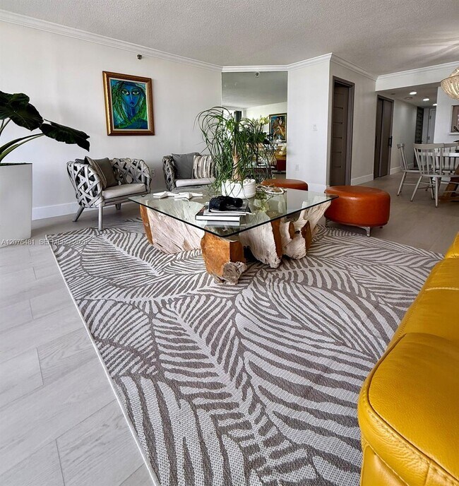 Foto del edificio - 5757 Collins Ave