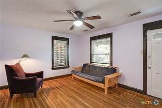 Building Photo - 806 Barbara Dr