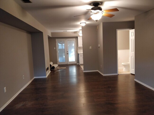 Building Photo - 112 Kelmar Ave